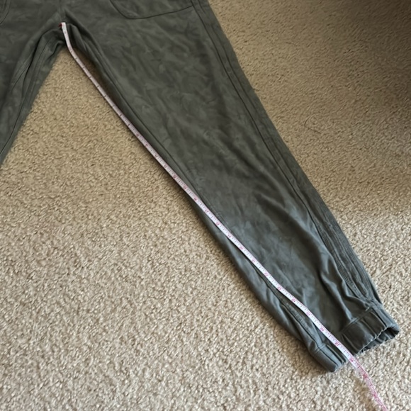 Athleta sz 12 tall print farallon jogger. Green camo-ish print - Picture 2 of 4